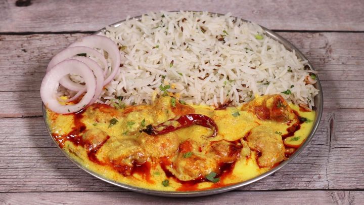 Punjabi Kadhi Pakoda