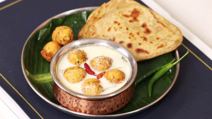 Trikoni Masala Paratha Ani Kadhigole