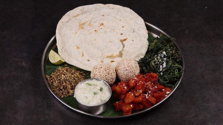 Upvasachi Bhakri Ani Lal Bhoplachi Bhaji