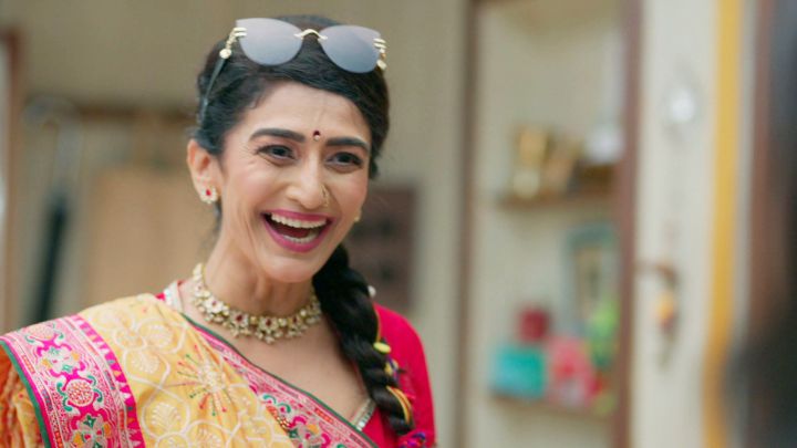 Hetal Arrives With Breakfast