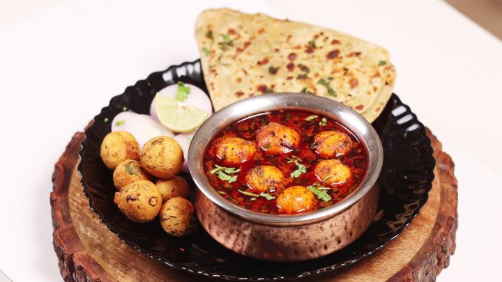 Golyanchi Aamti Ani Paratha