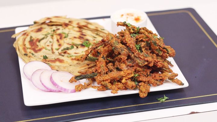 Kurkurit Bhendi Ani Lachcha Paratha