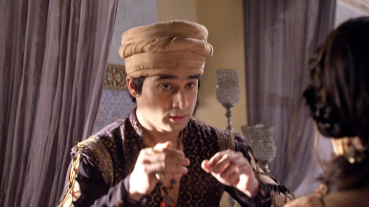 Aladdin Prepares His Team