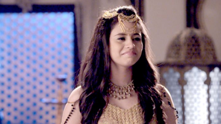 Zafar Analyzes The Photos