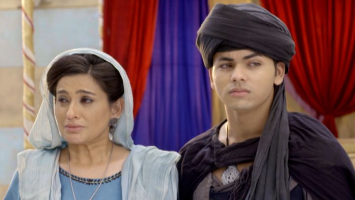 Zafar Gets Stoned In Public