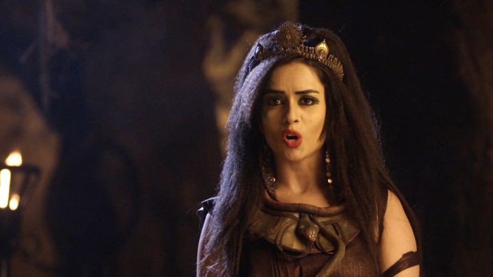 Aladdin Meets The Snake Witch