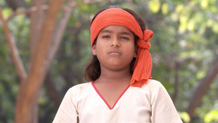 Manik Decides To Ask For Bhiksha