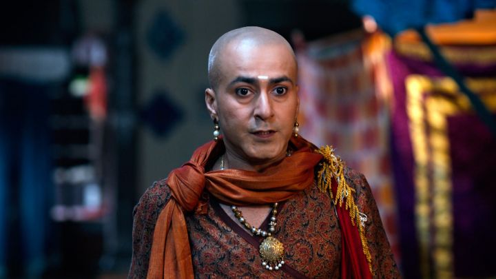 Tenali Looks For Accommodation