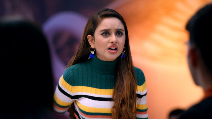 Radhika Gives Sakhi The Cold Shoulder