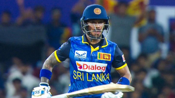 Nissanka Fights A Lone Battle